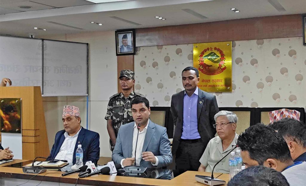 निजी मेडिकल कलेजलाई आवासीय चिकित्सकलाई सरकारी सरह भत्ता नदिए सहयोग नगर्ने श्वास्थ्य मन्त्रीको चेतावनी