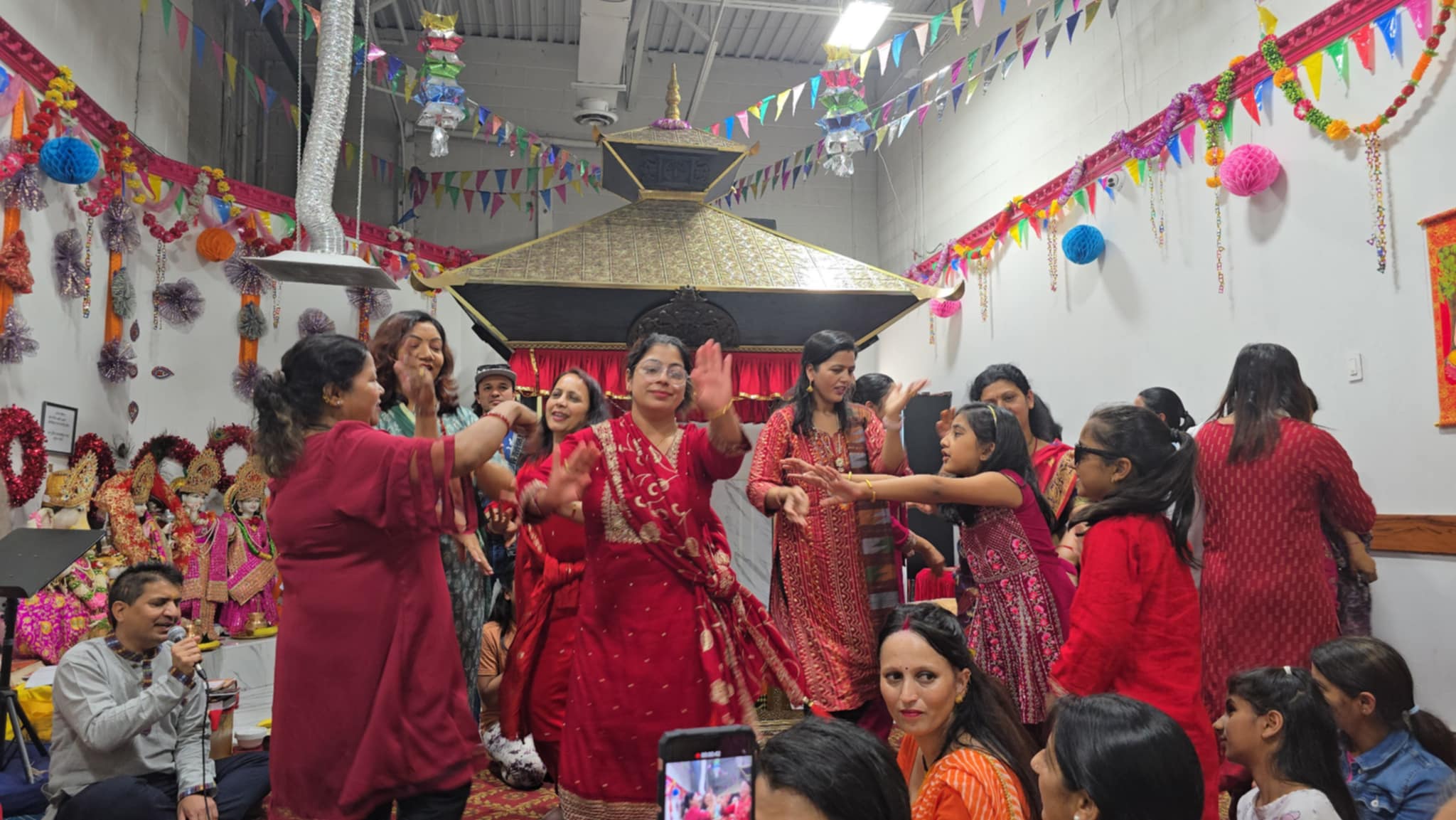 क्यानडामा रामकृष्ण ढकाल साँझ भब्य रूपमा सम्पन्न, बचत रकमबाट पशुपतिनाथ मन्दिरमा पुजा कार्यक्रम…