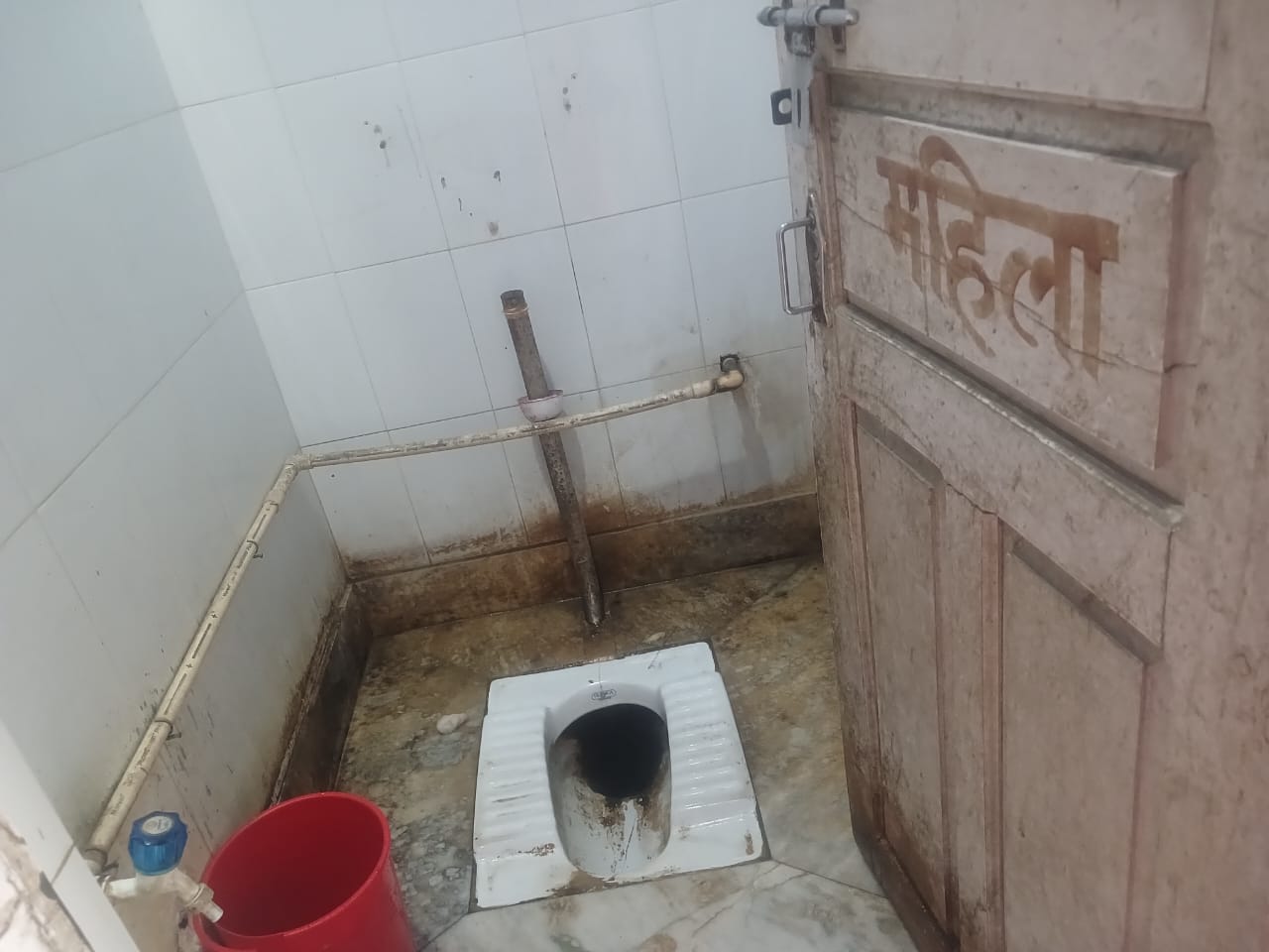 कोशी अस्प्तालको शौचालय नै बिरामी , कहिले हुन्छ उपचार ?