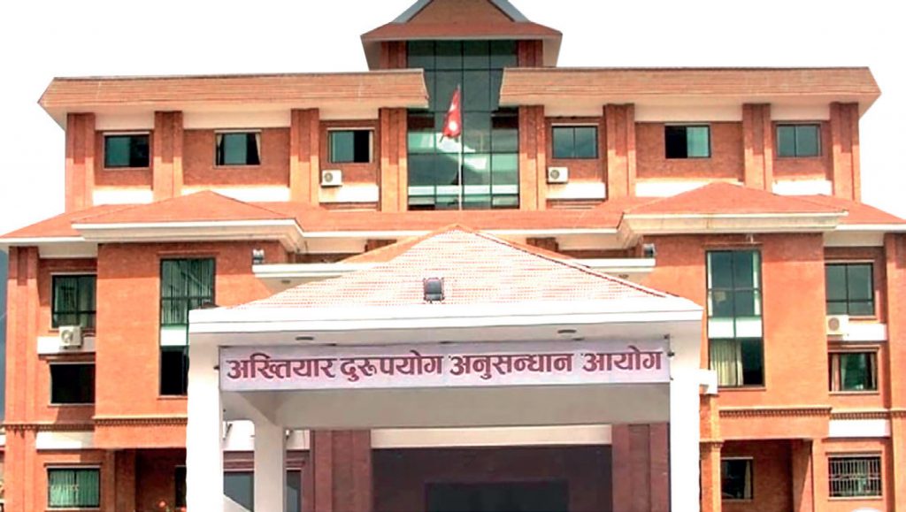 प्रमुख प्रशासकीय अधिकृतसहित तीन जनाविरुद्ध भ्रष्टाचार मुद्दा दायर