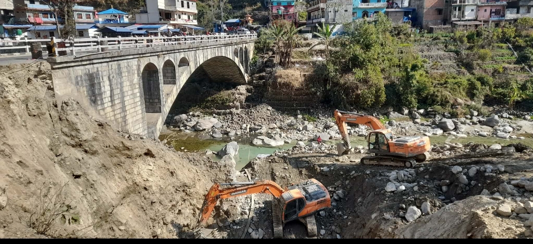 मध्यपहाडी लोकमार्गः ‘आर्क ब्रिज’ निर्माण सुरु