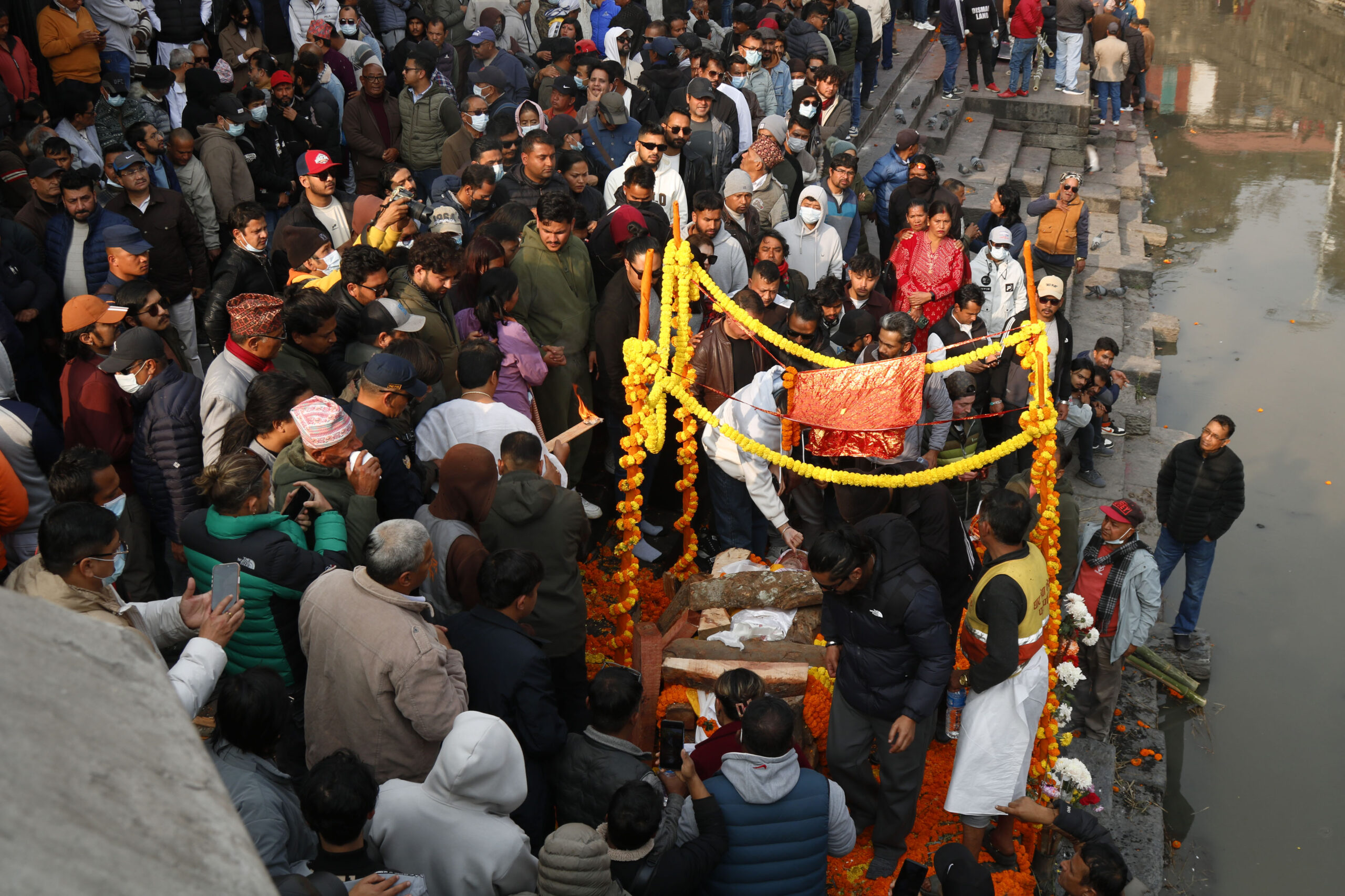 पशुपति आर्यघाटमा कलाकार थापाको अन्त्येष्टि