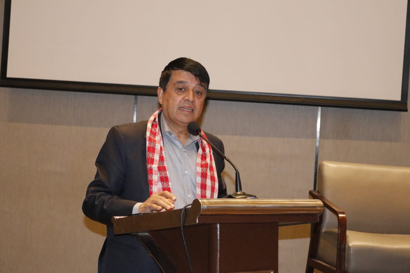 आर्थिक विषयलाई प्राथमिकता दिनुपर्नेमा अध्यक्षको ढकालको जोड