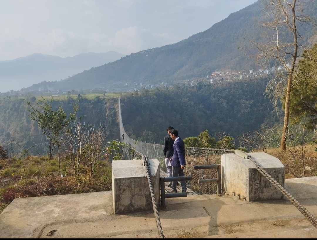 झोलुङ्गे पुल स्थानीयको सुविधाको माध्यम, पर्यटकीय आकर्षणको केन्द्र समेत बन्दै
