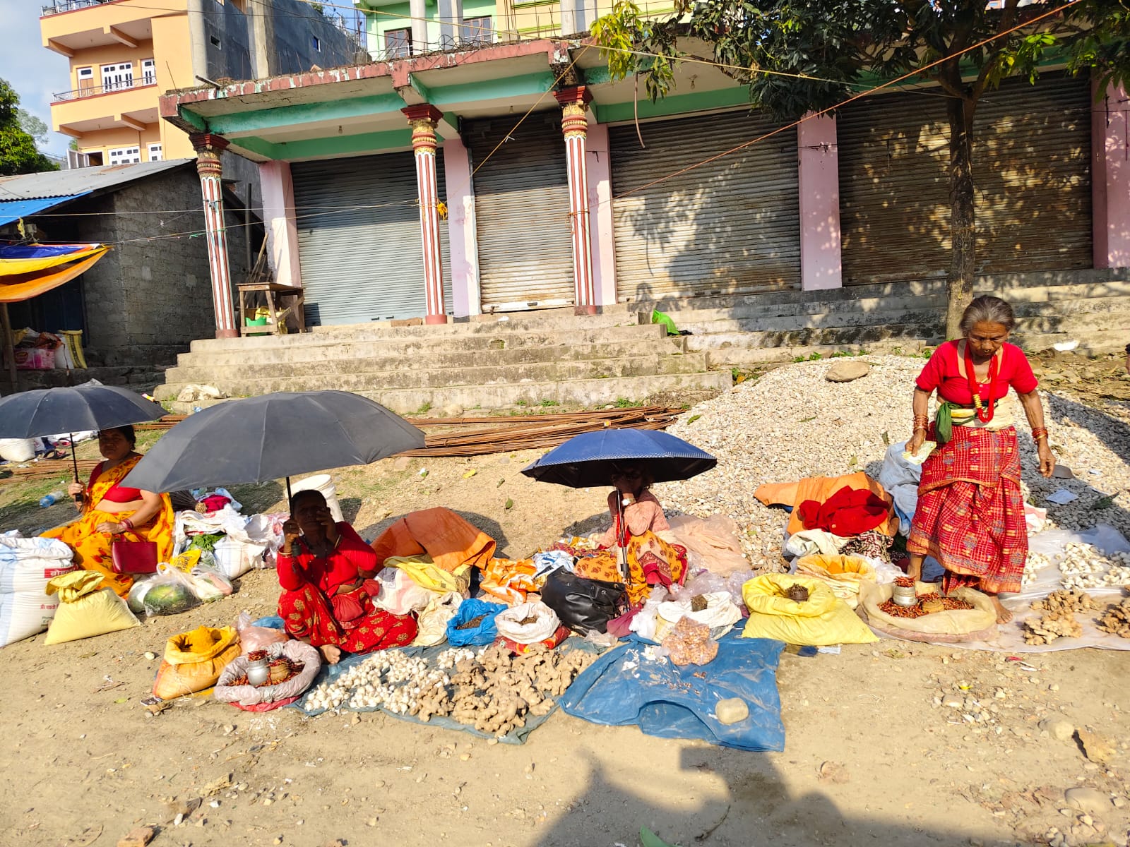 ‘कसैसँग छैन आशा, गर्छन् सडकमै सङ्घर्ष’