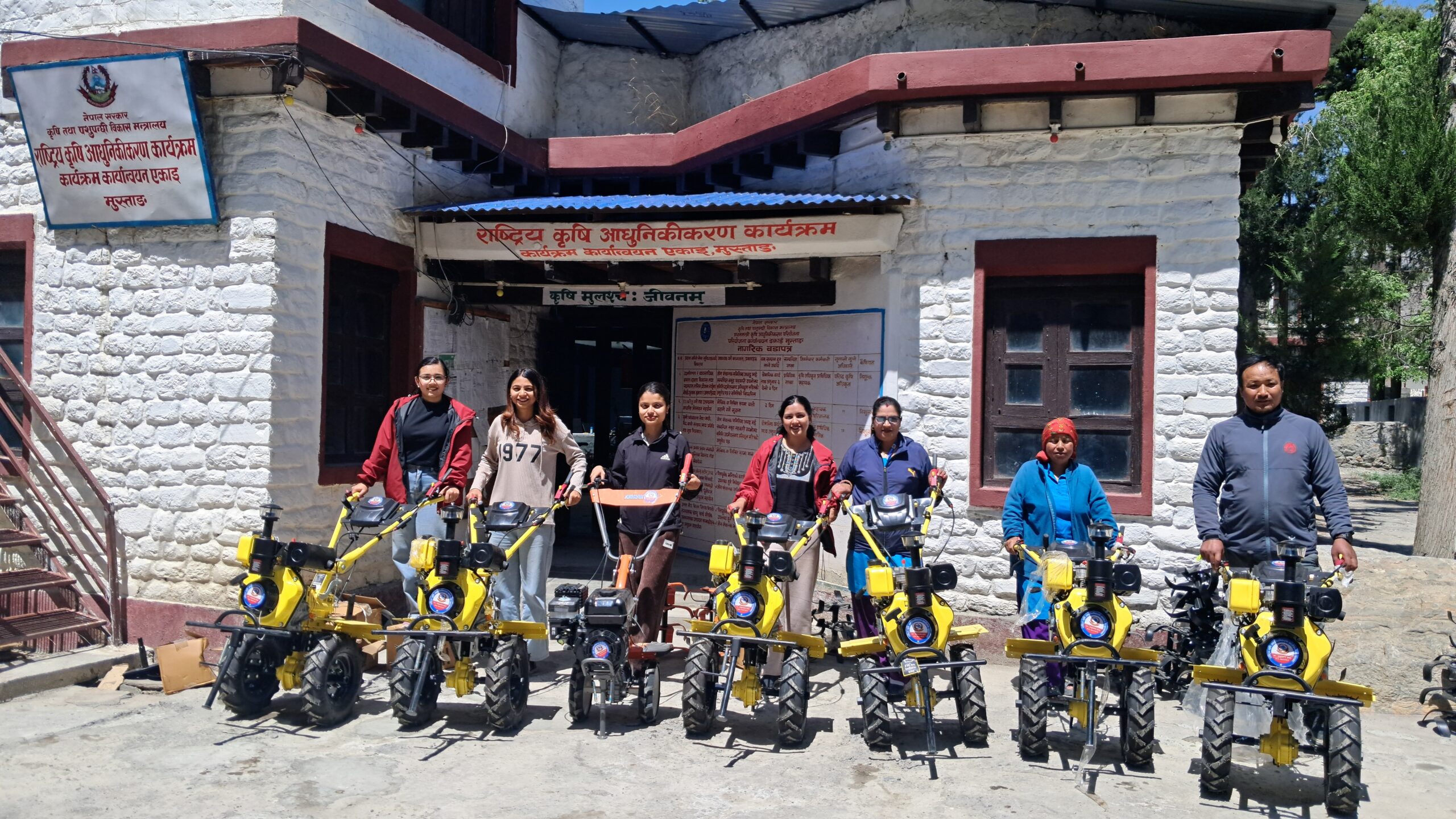 मुस्ताङका किसानलाई अनुदानमा हाते ट्याक्टर