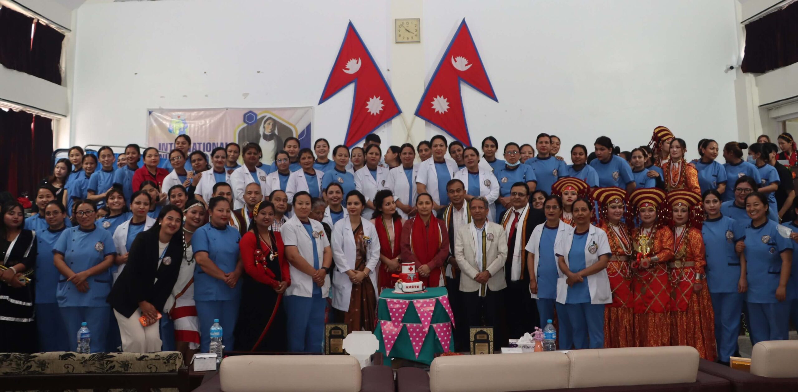 अन्तराष्ट्रिय नर्सिङ डेः स्टेजमा आफ्नै पीडा देख्दा रसाए सेतो कोटका आँखाहरू