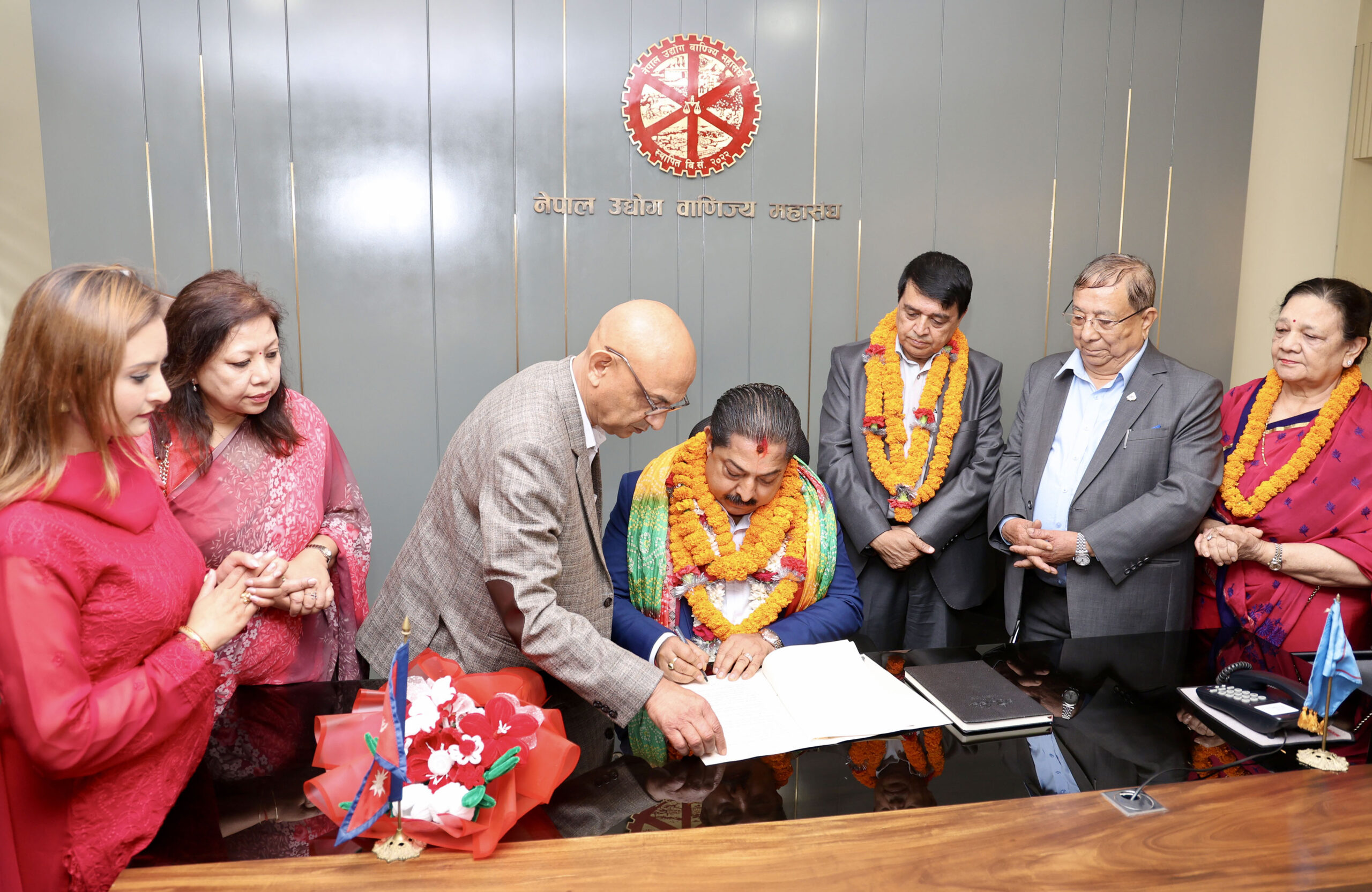 नेपाल उद्योग वाणिज्य महासङ्घको नवनिर्वाचित अध्यक्ष अञ्जन श्रेष्ठले गरे कार्यभार सम्हाल्ने, सरकारसँग सहकार्यको प्रतिबद्धता