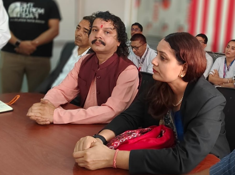 मन्त्री मेहताद्वारा बकुलहर रत्ननगर अस्पतालको निरीक्षण
