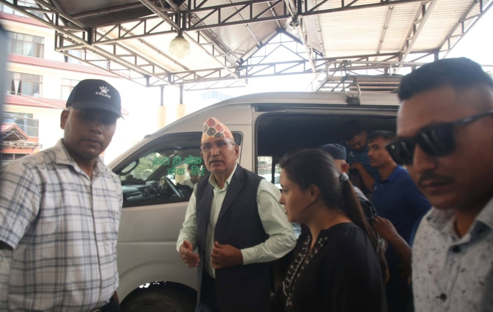 एमाले उपाध्यक्ष एवं पूर्वअर्थमन्त्री विष्णु पौडेल काठमाडौँ ल्याइए