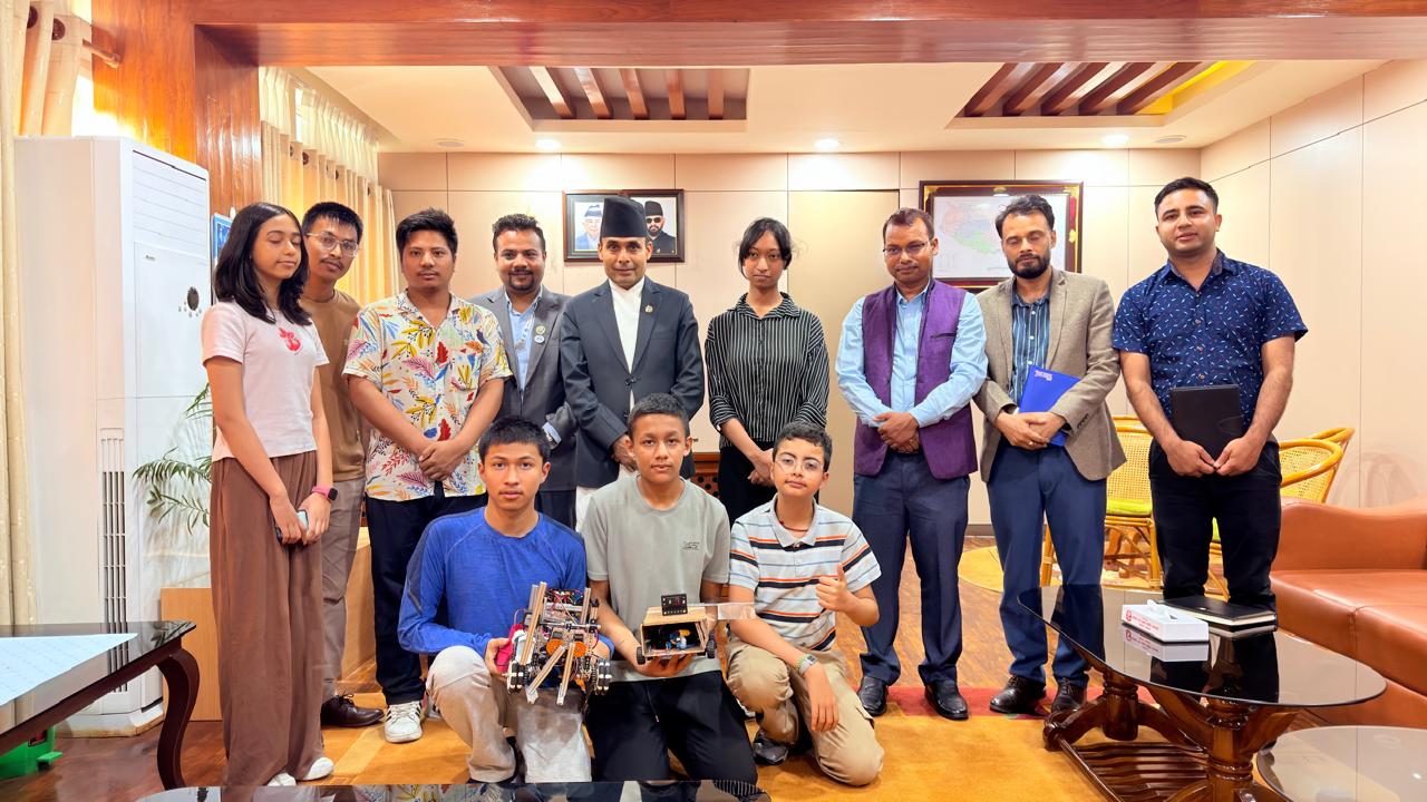 एआई फर गुड ग्लोबल समिट’मा भाग लिने नेपाली विद्यार्थी टोलीद्वारा सञ्चारमन्त्रीसँग भेट