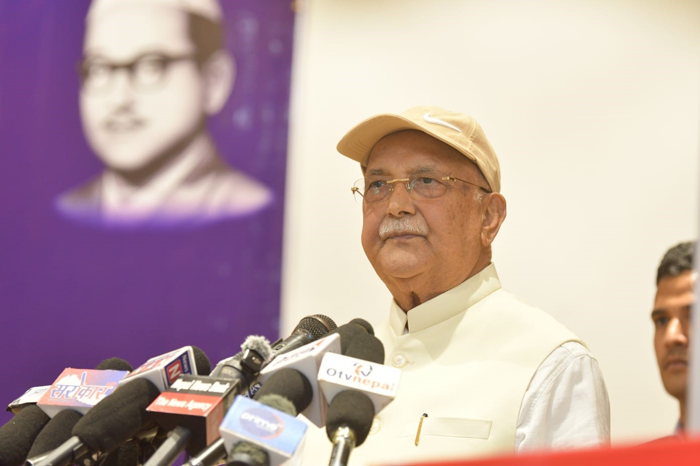 लोकतान्त्रिक परिवर्तनको अगुवाइ राजनीतिक दलबाटै भएको हो : अध्यक्ष ओली