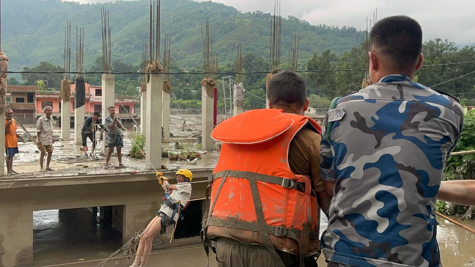 भोटेकोशी बाढीः उद्धार, उपचार, राहत र पुनःस्थापनाका निम्ति १२ टोली परिचालन