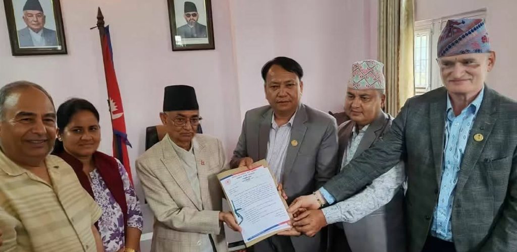 नेकपा र राप्रपाको समर्थनमा थापाले गरे मुख्यमन्त्रीमा दाबी पेश