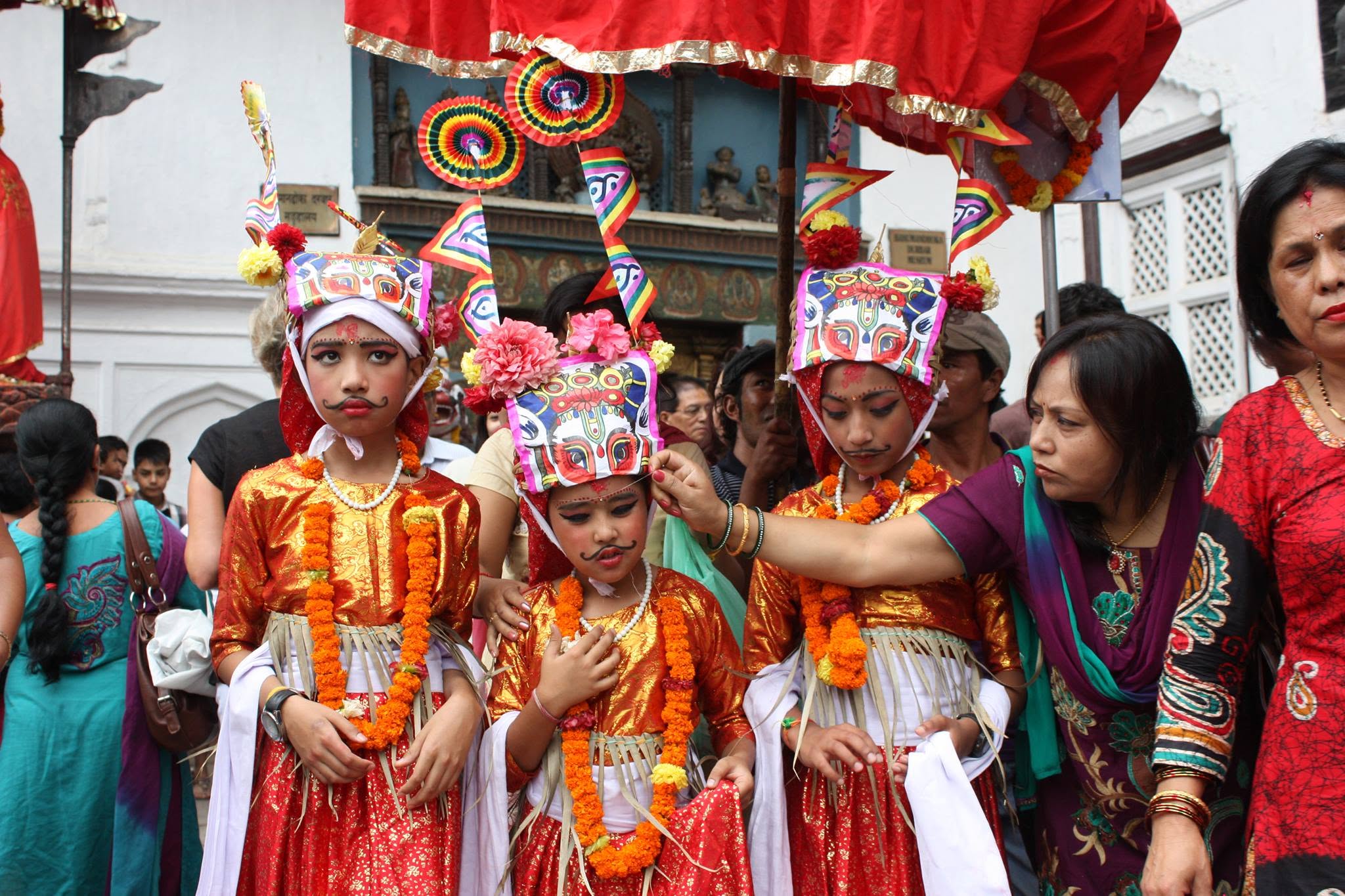 गाईजात्रामा दिवङ्गत आफन्तको सम्झना, झाँकीसहित नगर परिक्रमा