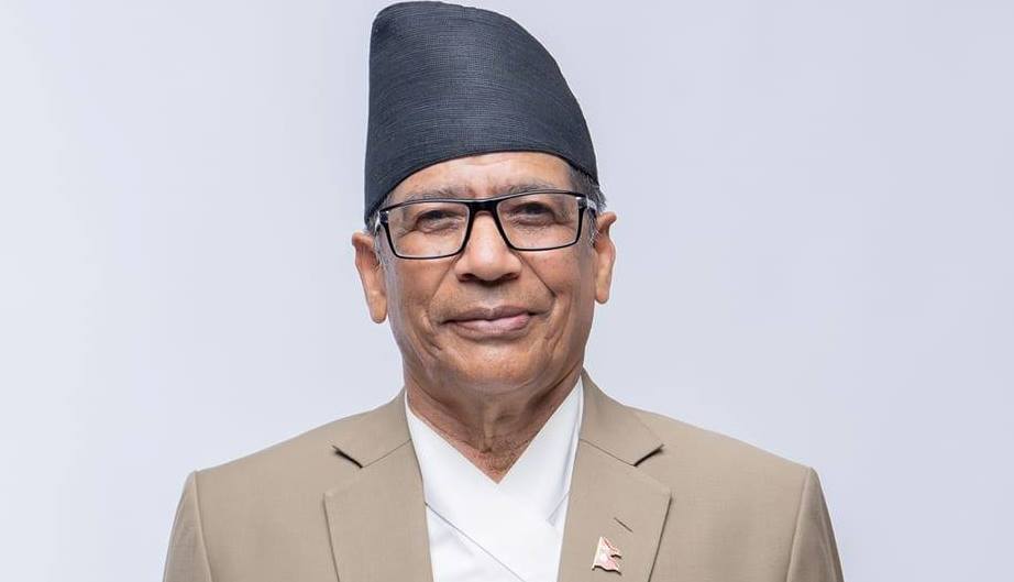 गण्डकी प्रदेश प्रमुख भट्टद्वारा बाढी प्रभावितलाई राहत सहयोग