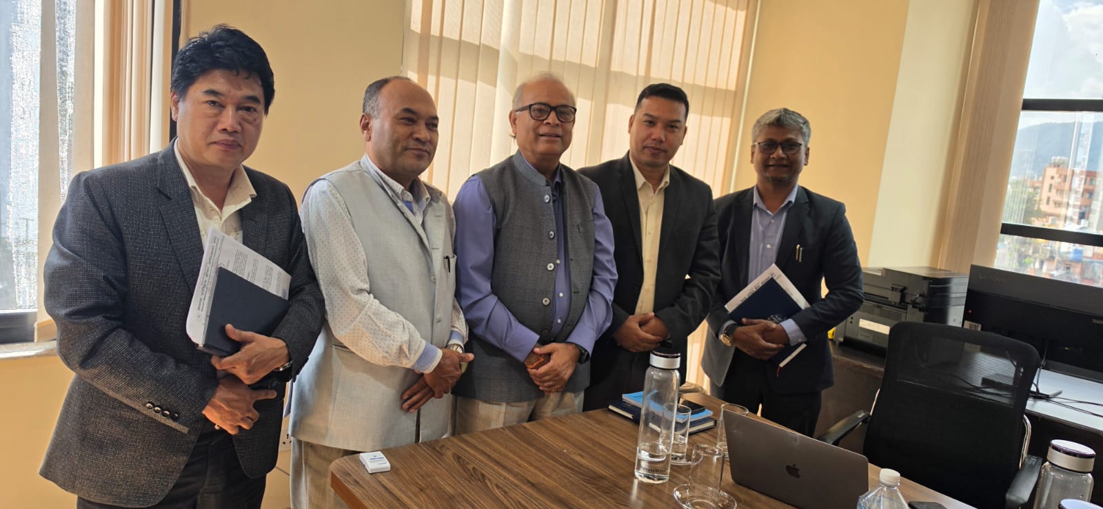 नियामकले दियो मान्यता, नेपाल लाइफका सीईओ पराजुलीमाथि नैतिक र कानूनी प्रश्न: नेपाल राष्ट्रिय बीमा अभिकर्ता सङ्घद्वारा २५ बुँदे खाका प्रस्तुत
