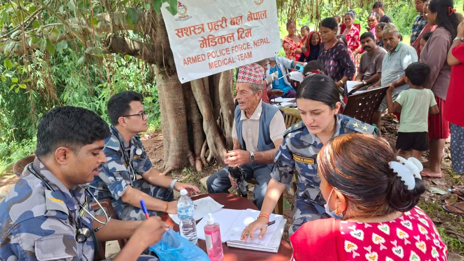 सशस्त्र प्रहरीद्वारा बाढी प्रभावित क्षेत्रका तीन हजार ६०० बढीको स्वास्थ्य उपचार